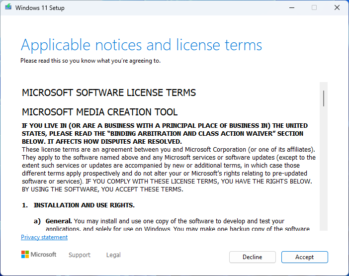Снимок экрана Windows 11 Media Creation Tool с лицензионным соглашением