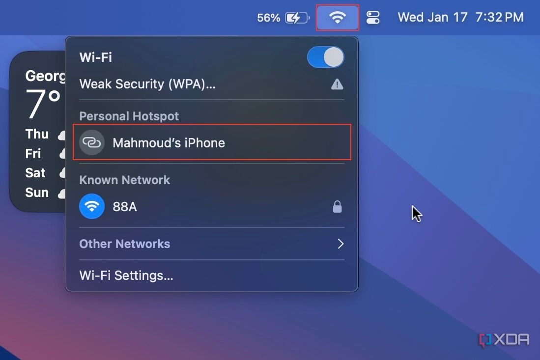 Точка доступа iPhone видна в меню Wi-Fi на Mac