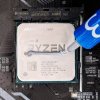 На фотографии изображен процессор AMD Ryzen 5 3600 с термопастой.