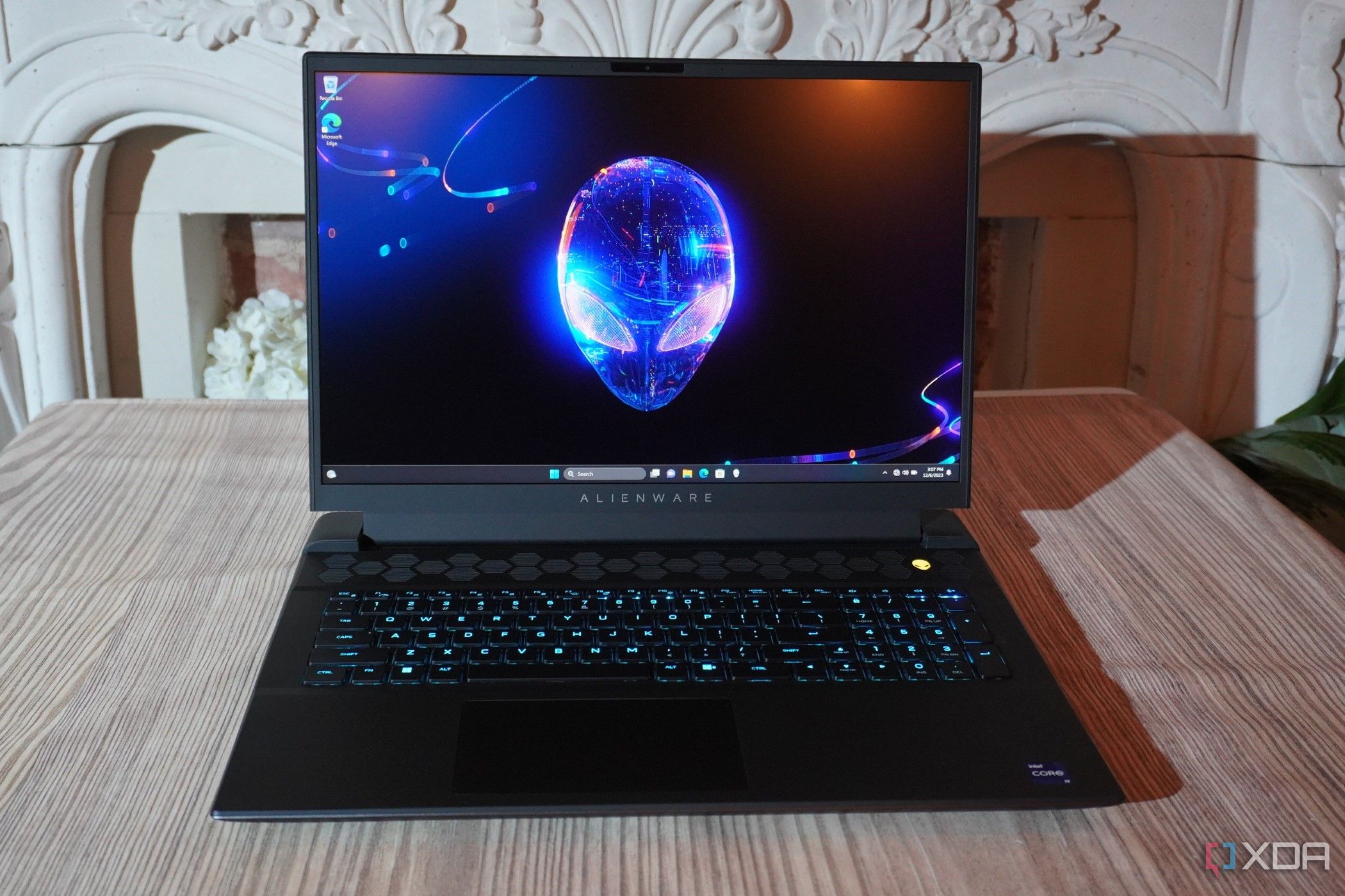 Alienware M18 R2 (1)