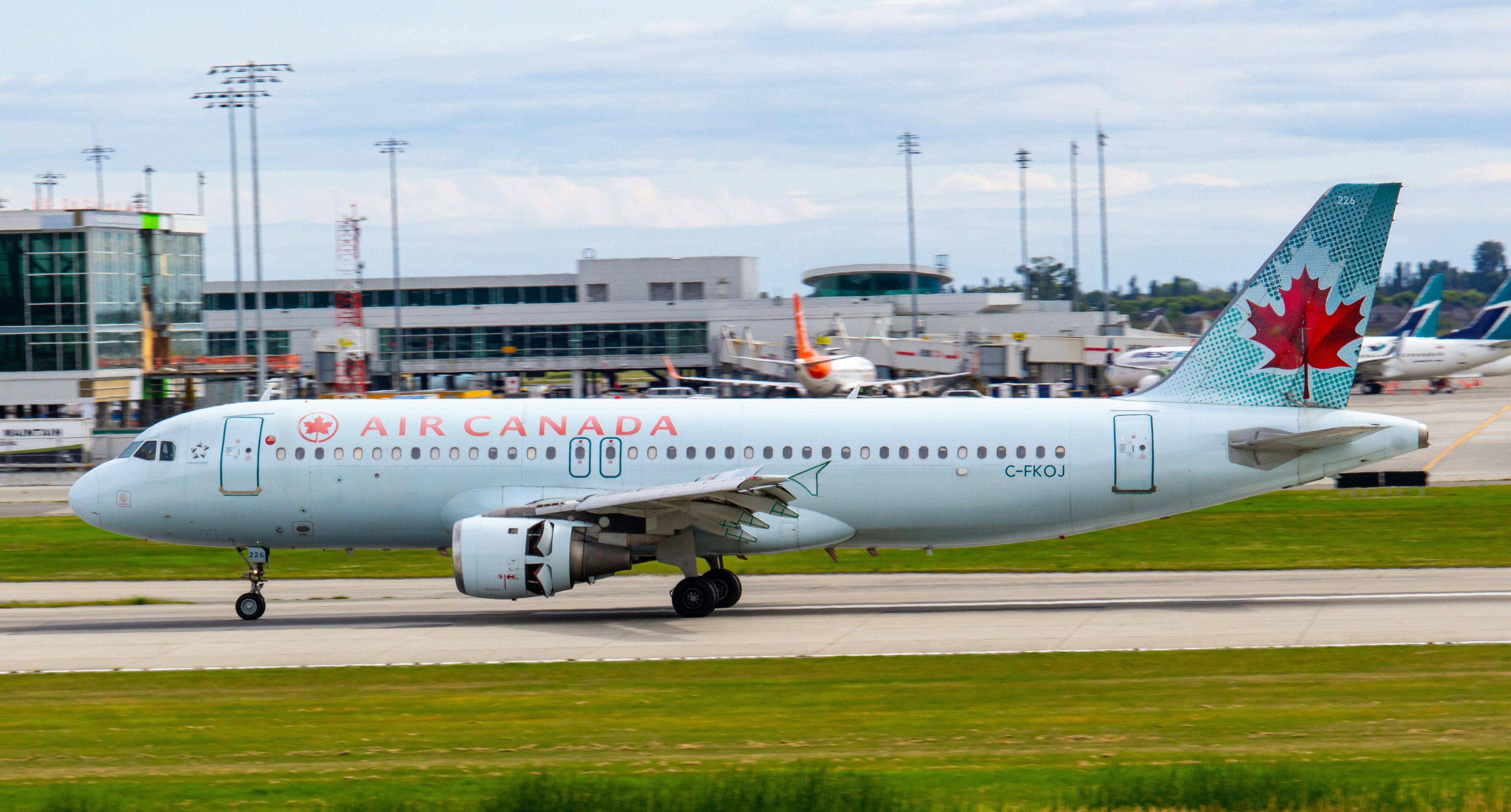 Фотография приземления самолета Air Canada.