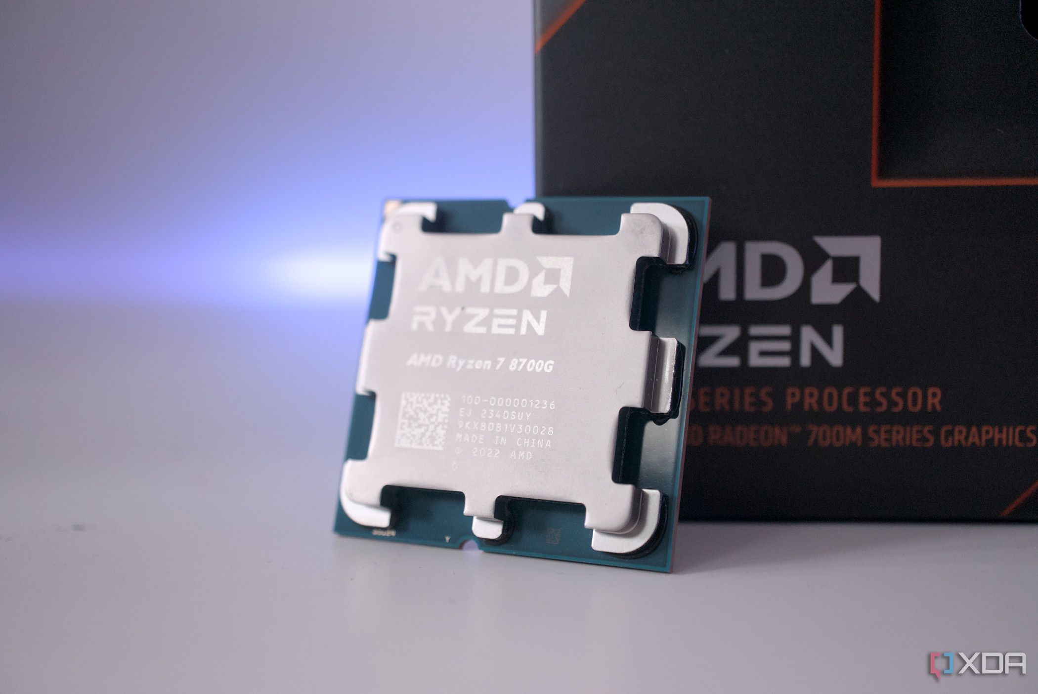 Упаковка AMD Ryzen 7 8700G