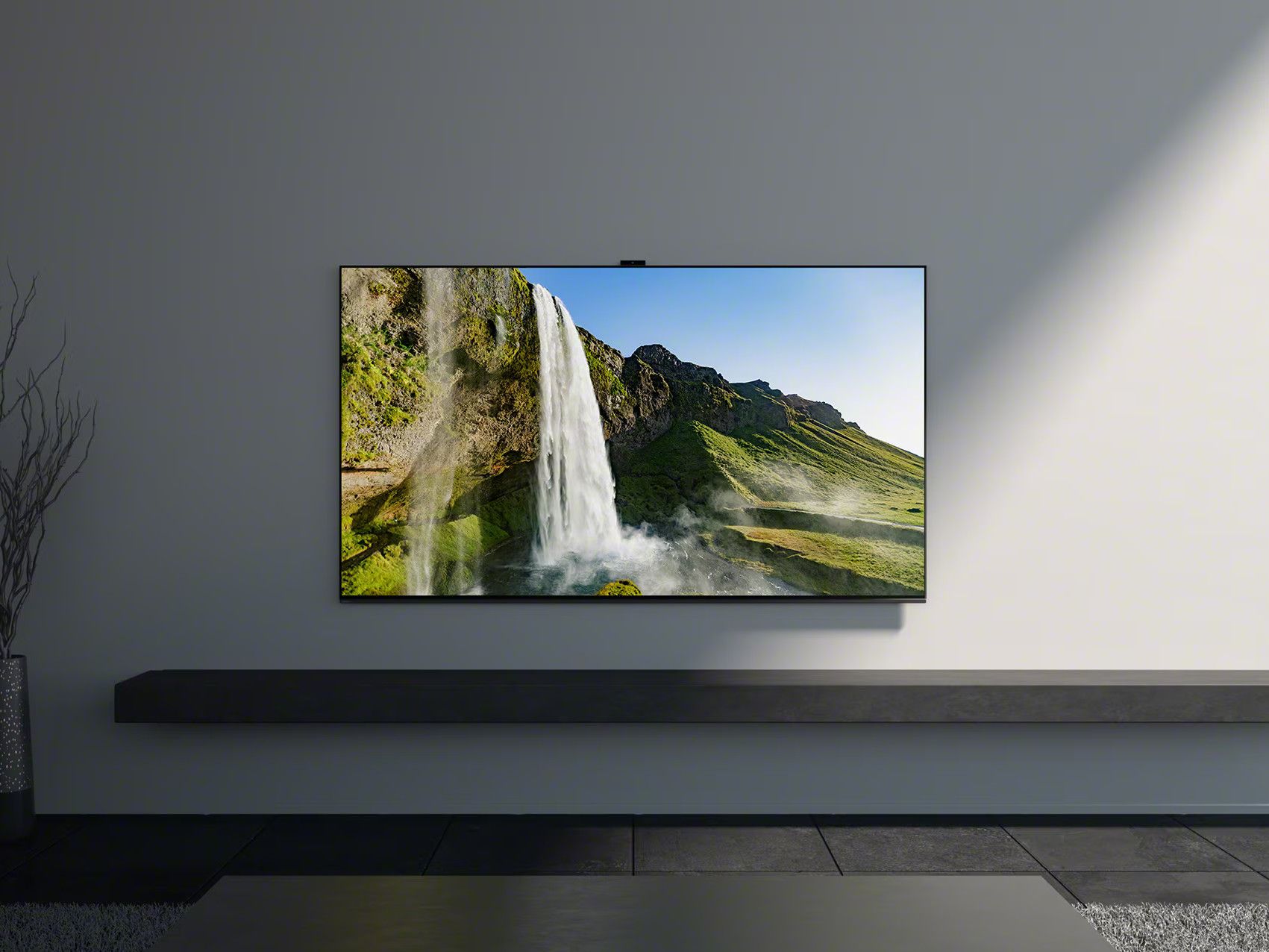 Sony BRAVIA XR X90, закрепленный на стене.