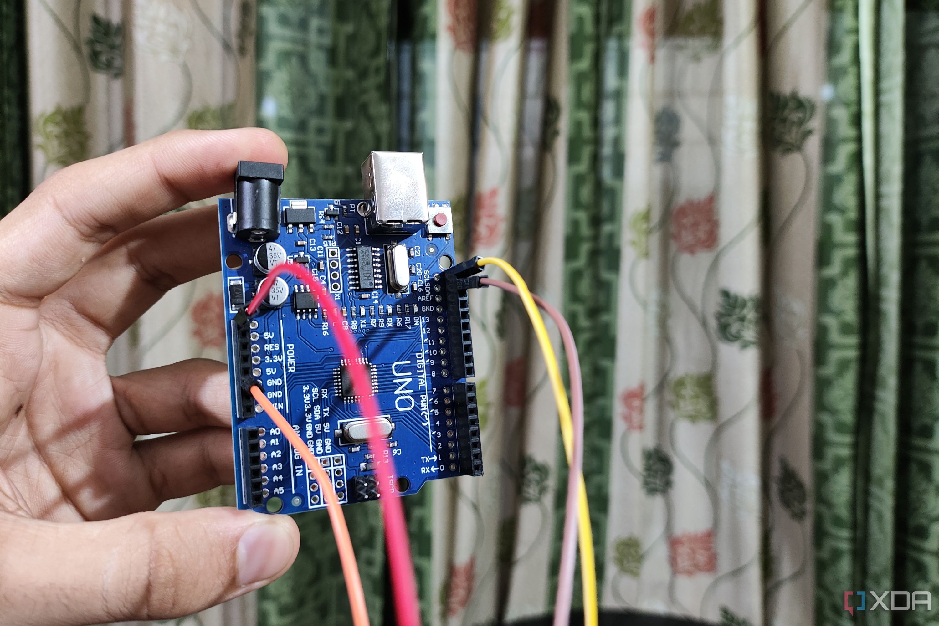 Arduino Uno с подключенными перемычками