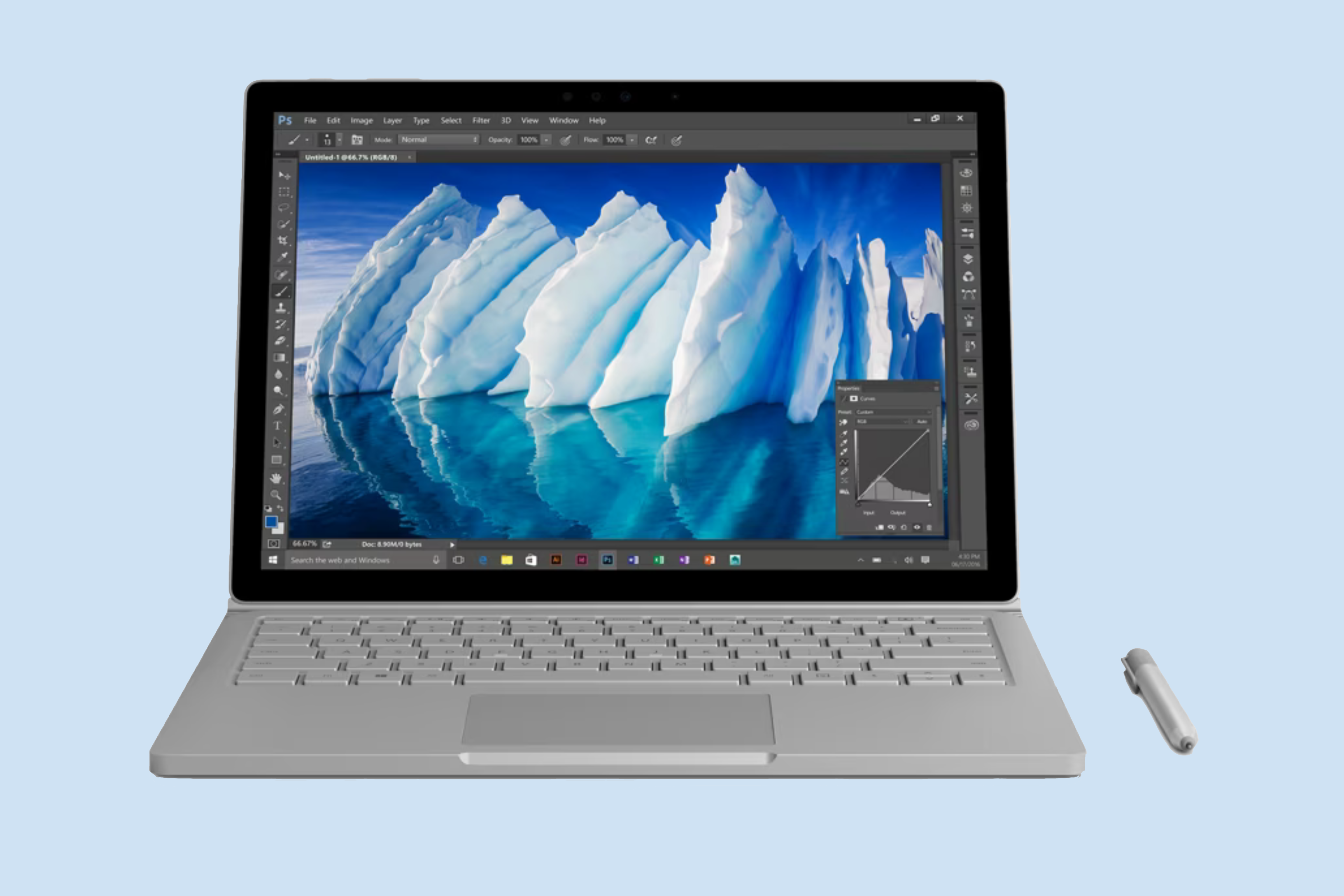 Microsoft Surface Book 3 на светло-голубом фоне.