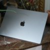 MacBook Pro M2 Max открыт наполовину