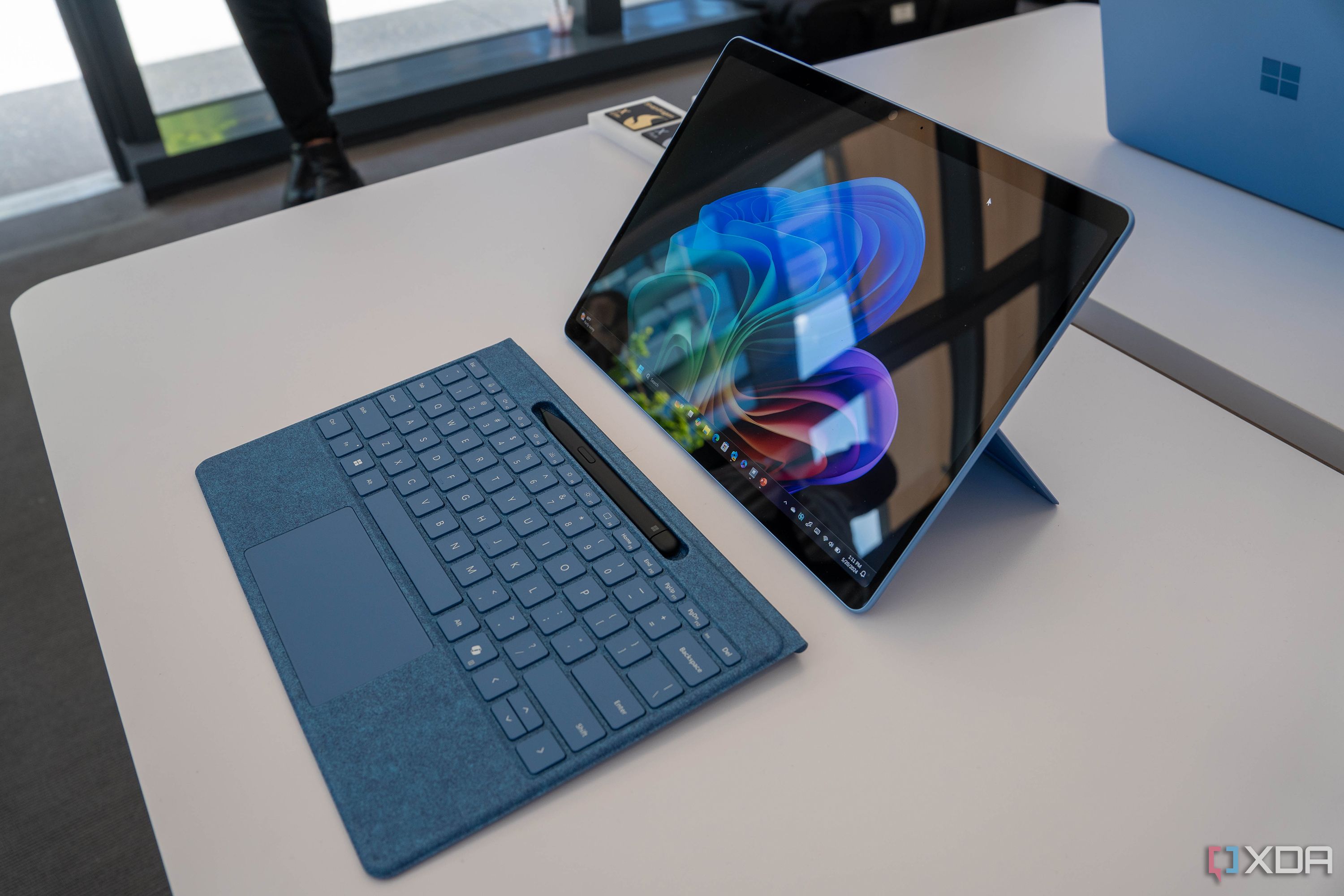 Surface Pro 11 отсоединился от гибкой клавиатуры.