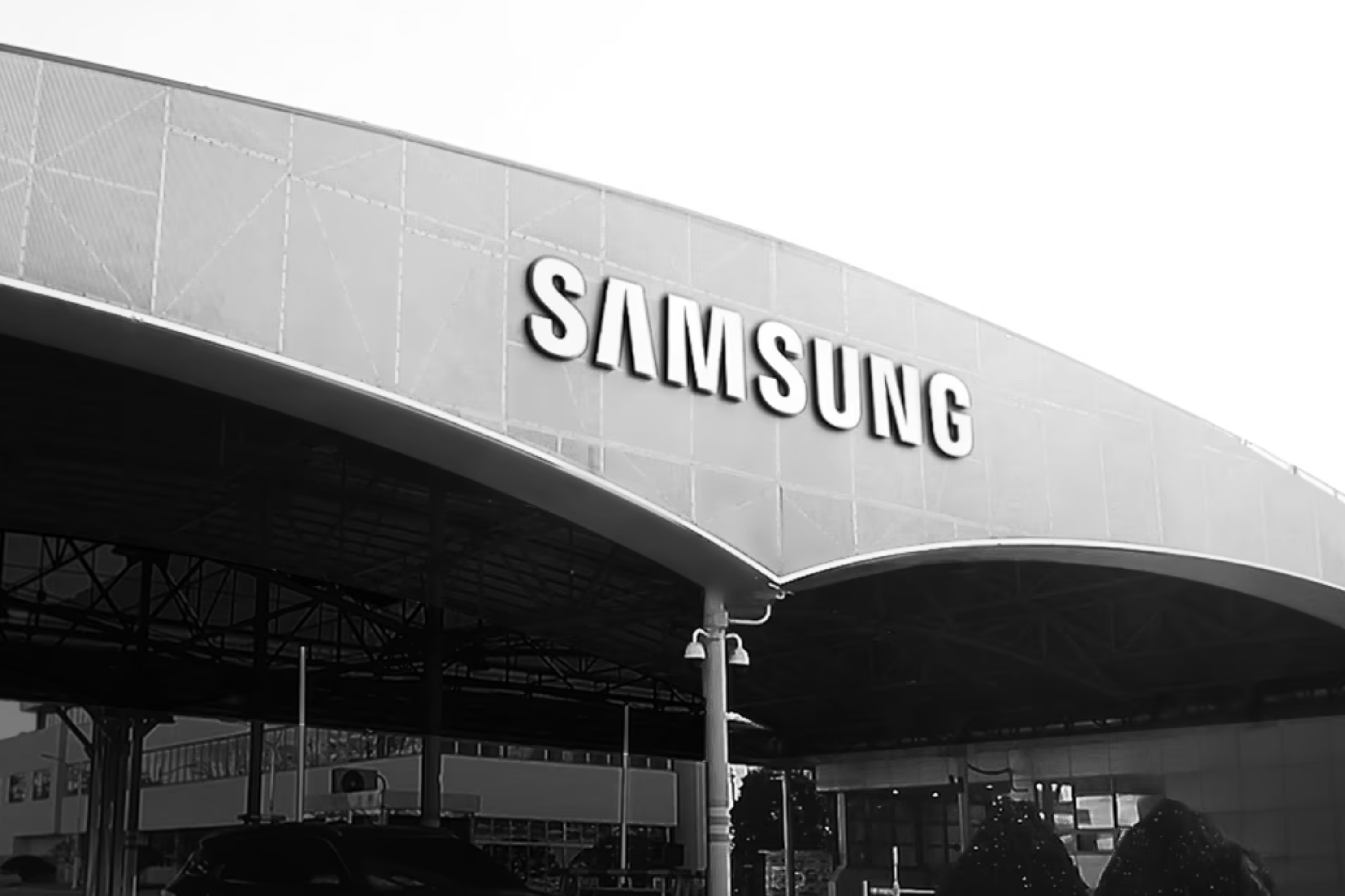 Логотип Samsung на здании