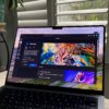 Приложение Adobe Creative Cloud, демонстрирующее Photoshop на MacBook Pro