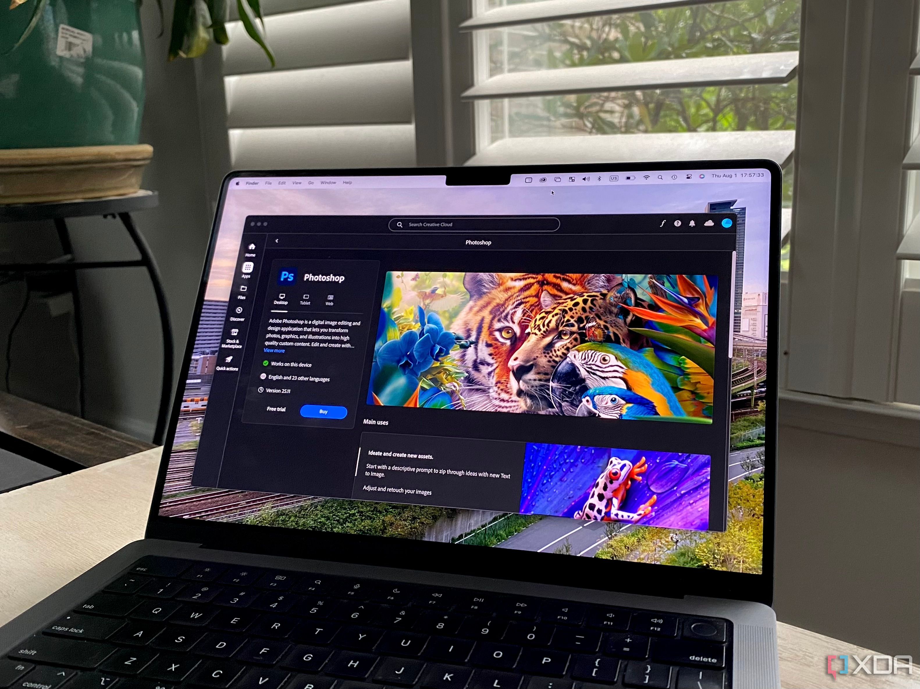 Приложение Adobe Creative Cloud, демонстрирующее Photoshop на MacBook Pro