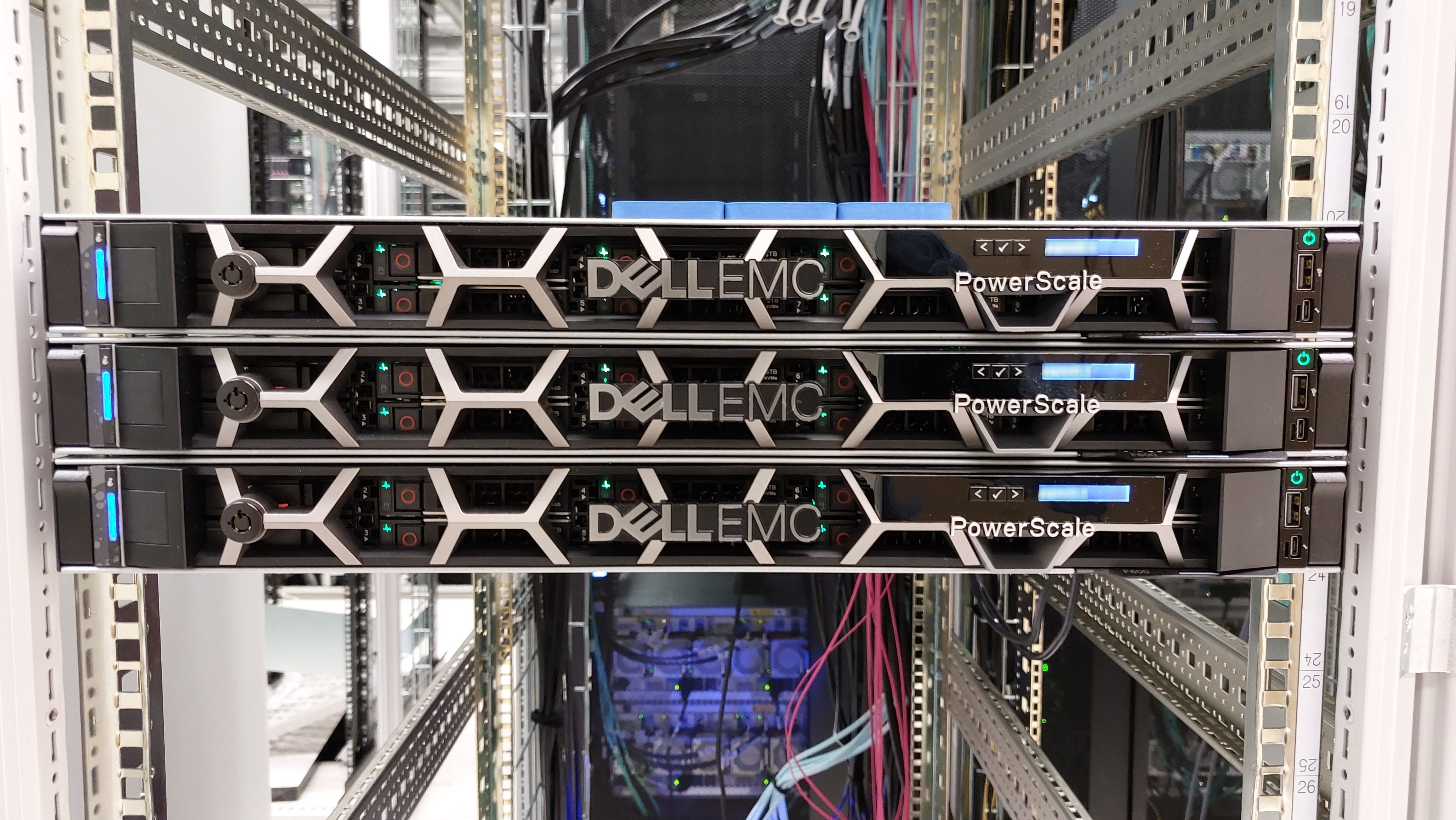 Dell_PowerScale_F600_nodes_in_storage_cluster